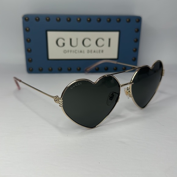 Ship same day - 💯 - New Authentic GUCCI Gold Heart Sunglasses - Picture 5 of 17